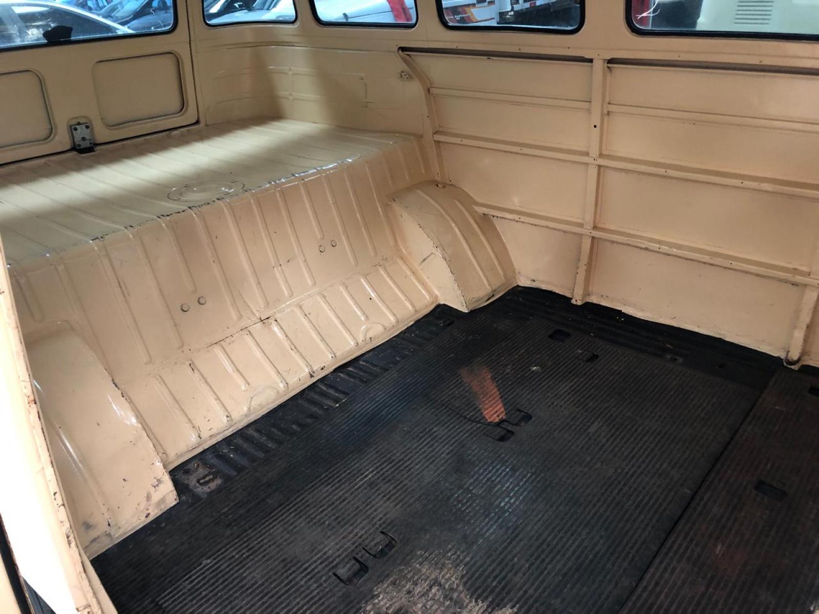 Volkswagen KOMBI KOMBI a venda na Anderson Multimarcas