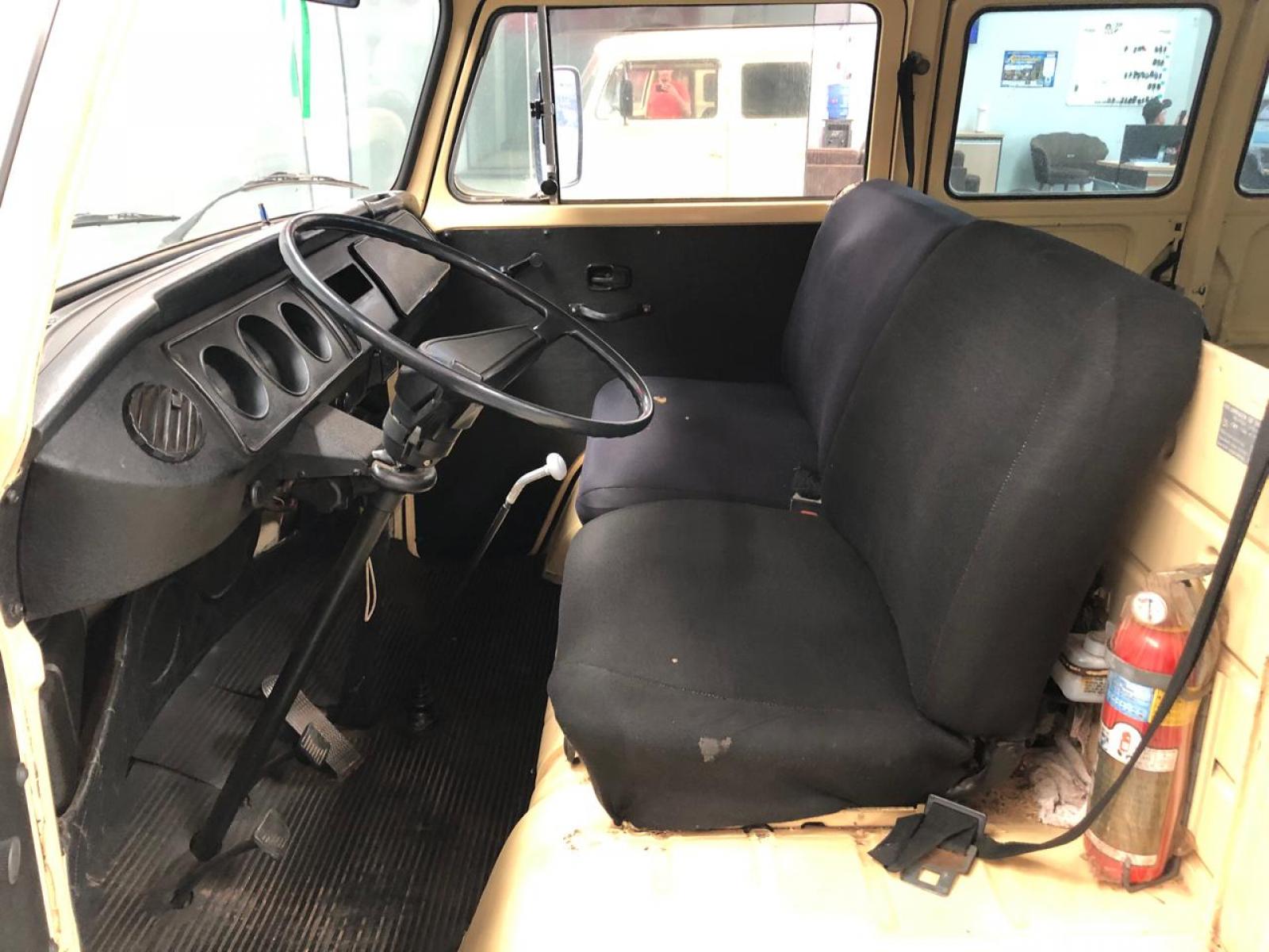 Volkswagen KOMBI KOMBI a venda na Anderson Multimarcas
