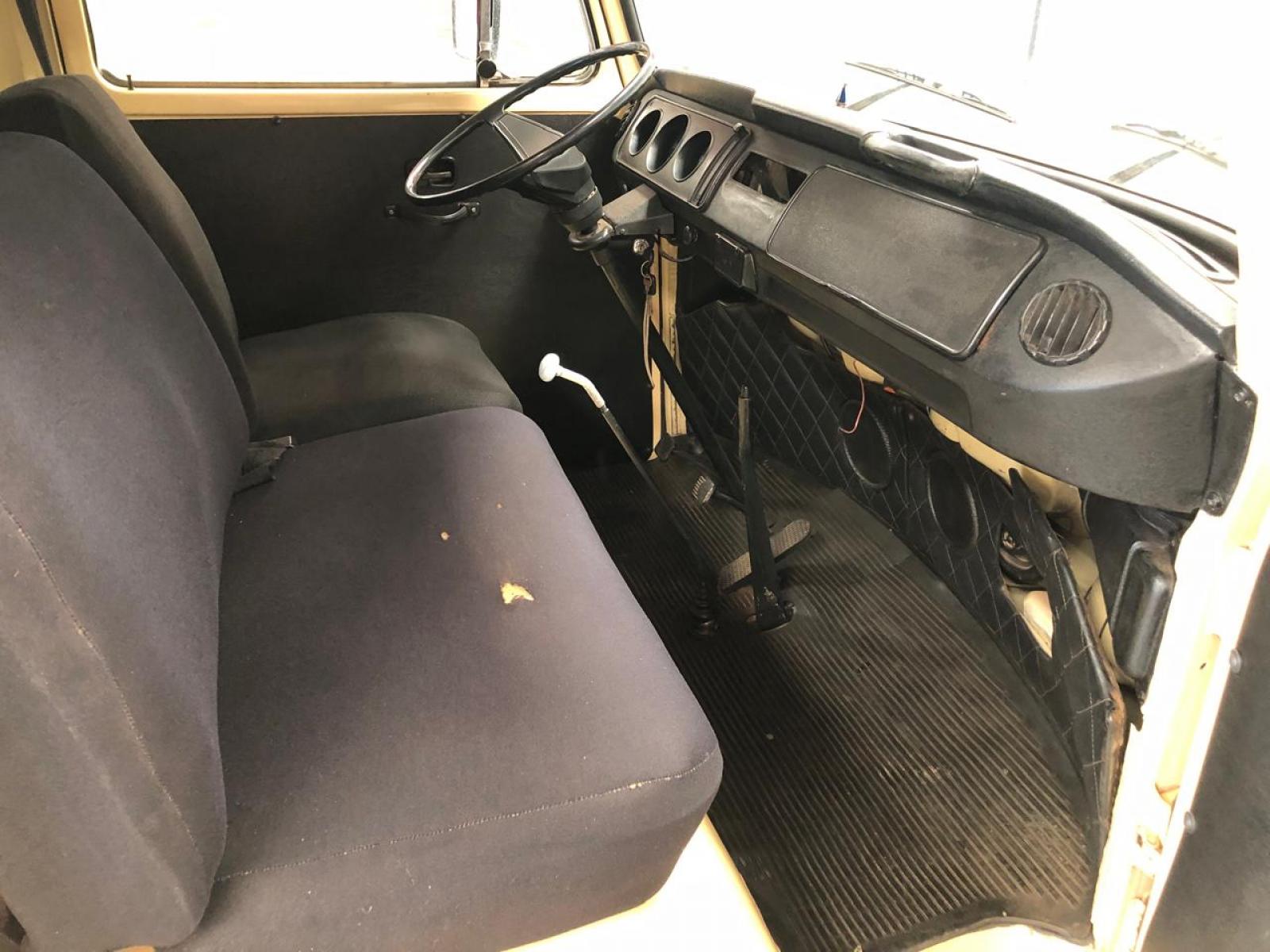 Volkswagen KOMBI KOMBI a venda na Anderson Multimarcas