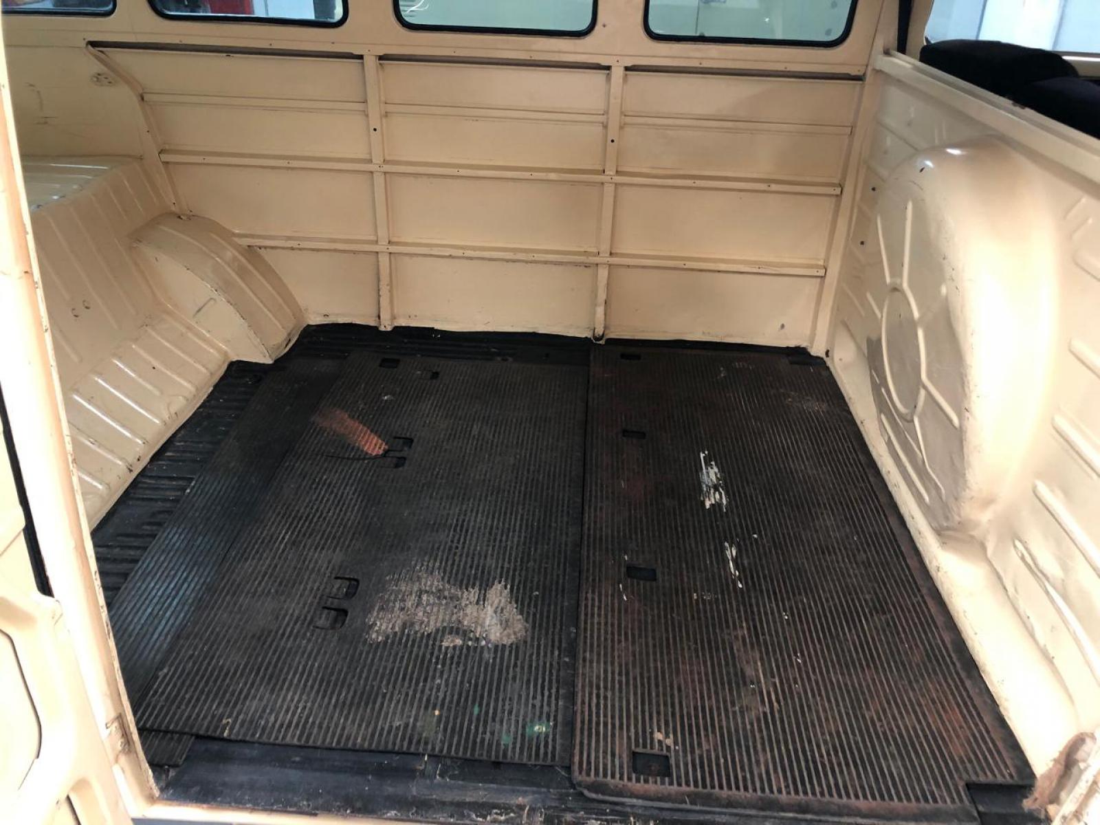 Volkswagen KOMBI KOMBI a venda na Anderson Multimarcas