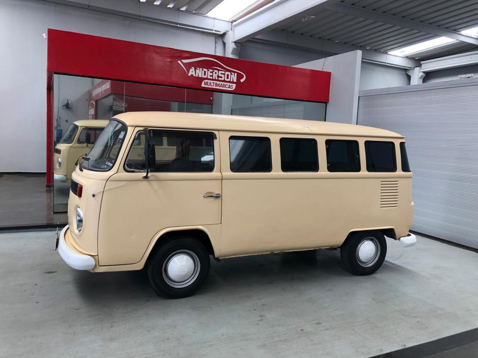 Volkswagen KOMBI KOMBI a venda na Anderson Multimarcas