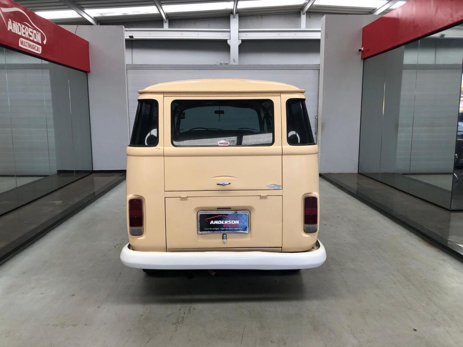 Volkswagen KOMBI KOMBI a venda na Anderson Multimarcas