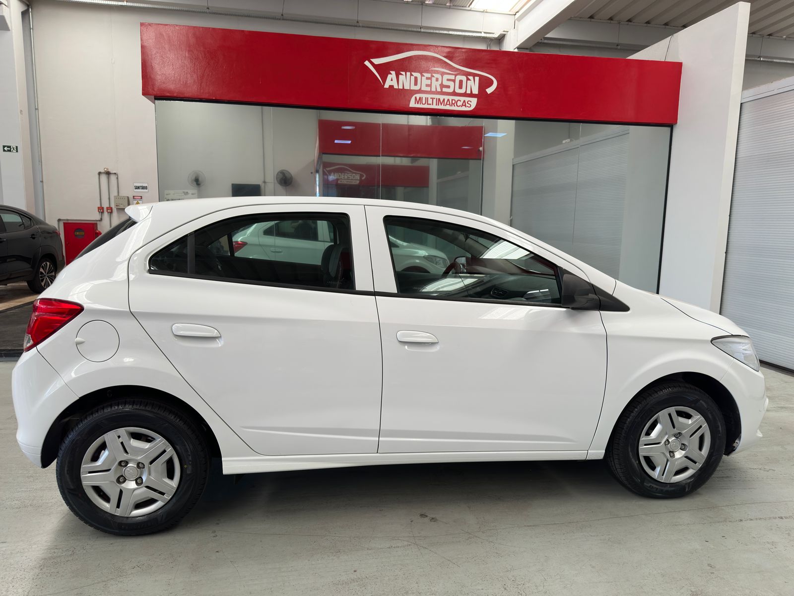 ONIX MT LT a venda na Anderson Multimarcas