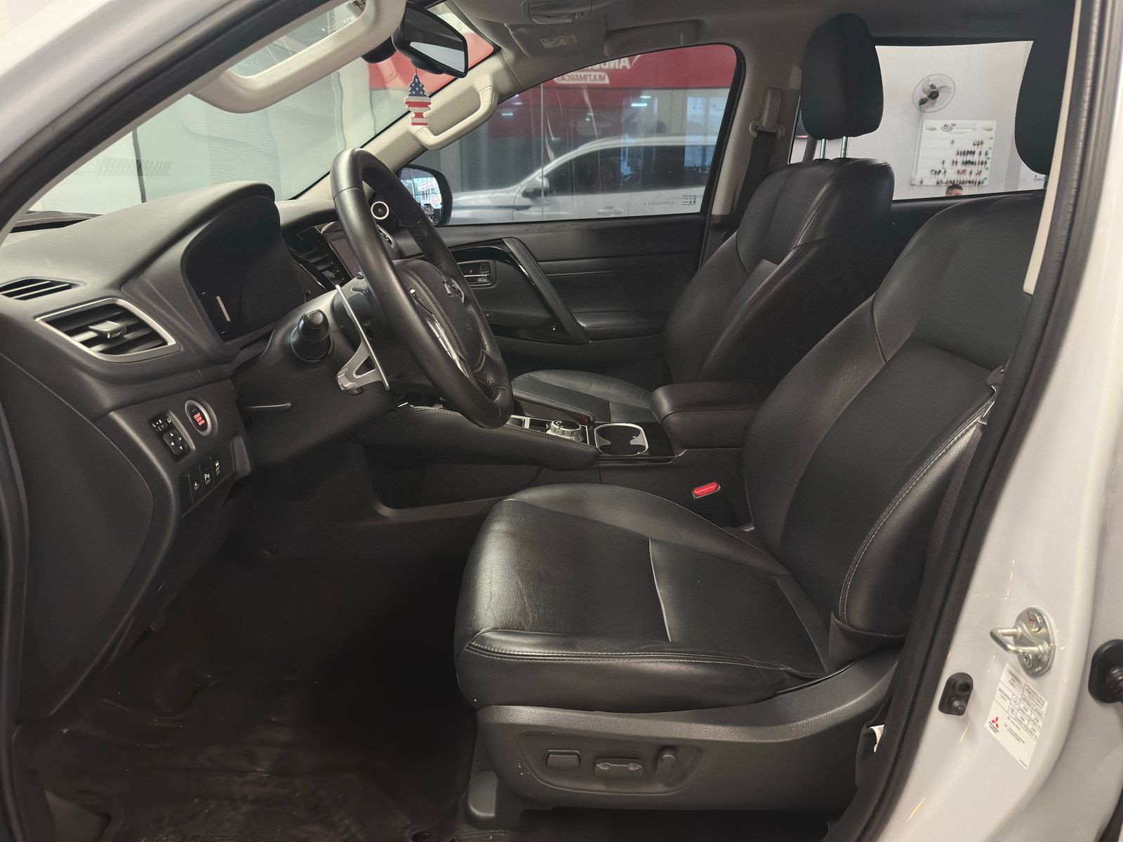 PAJERO SPORT ORT LEGND a venda na Anderson Multimarcas