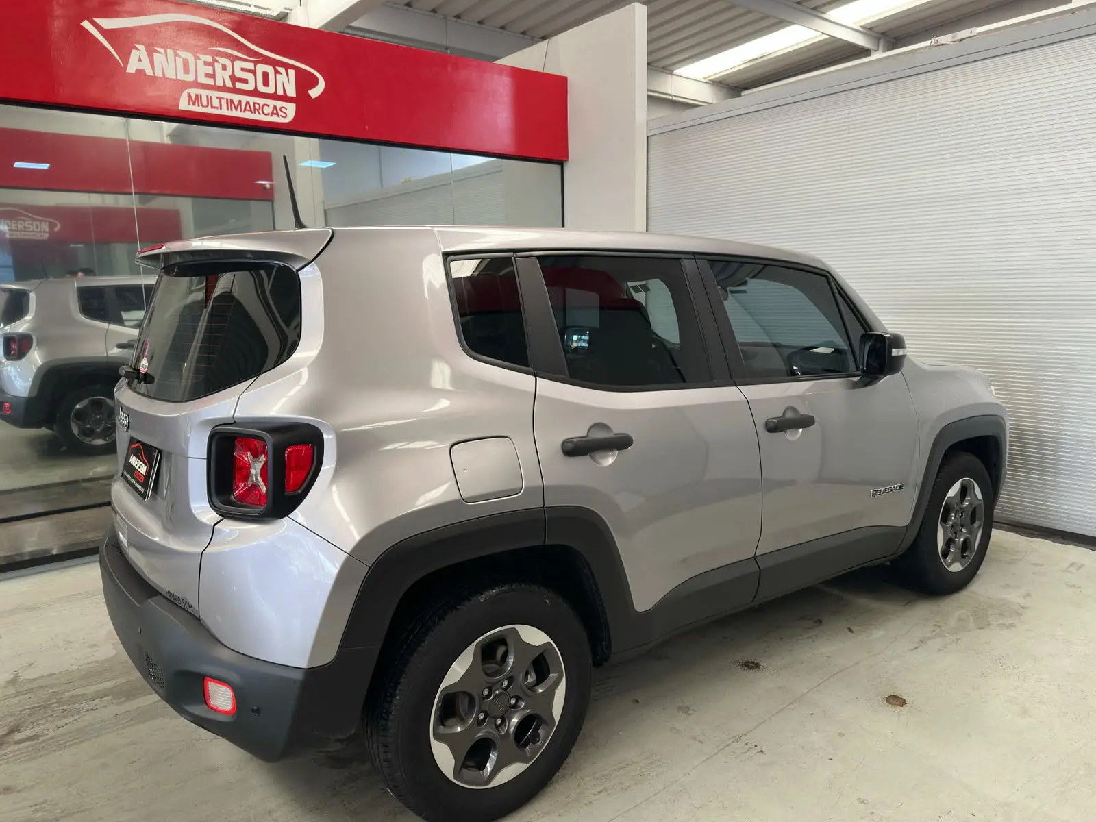 Jeep RENEGADE 1.8 AT a venda na Anderson Multimarcas
