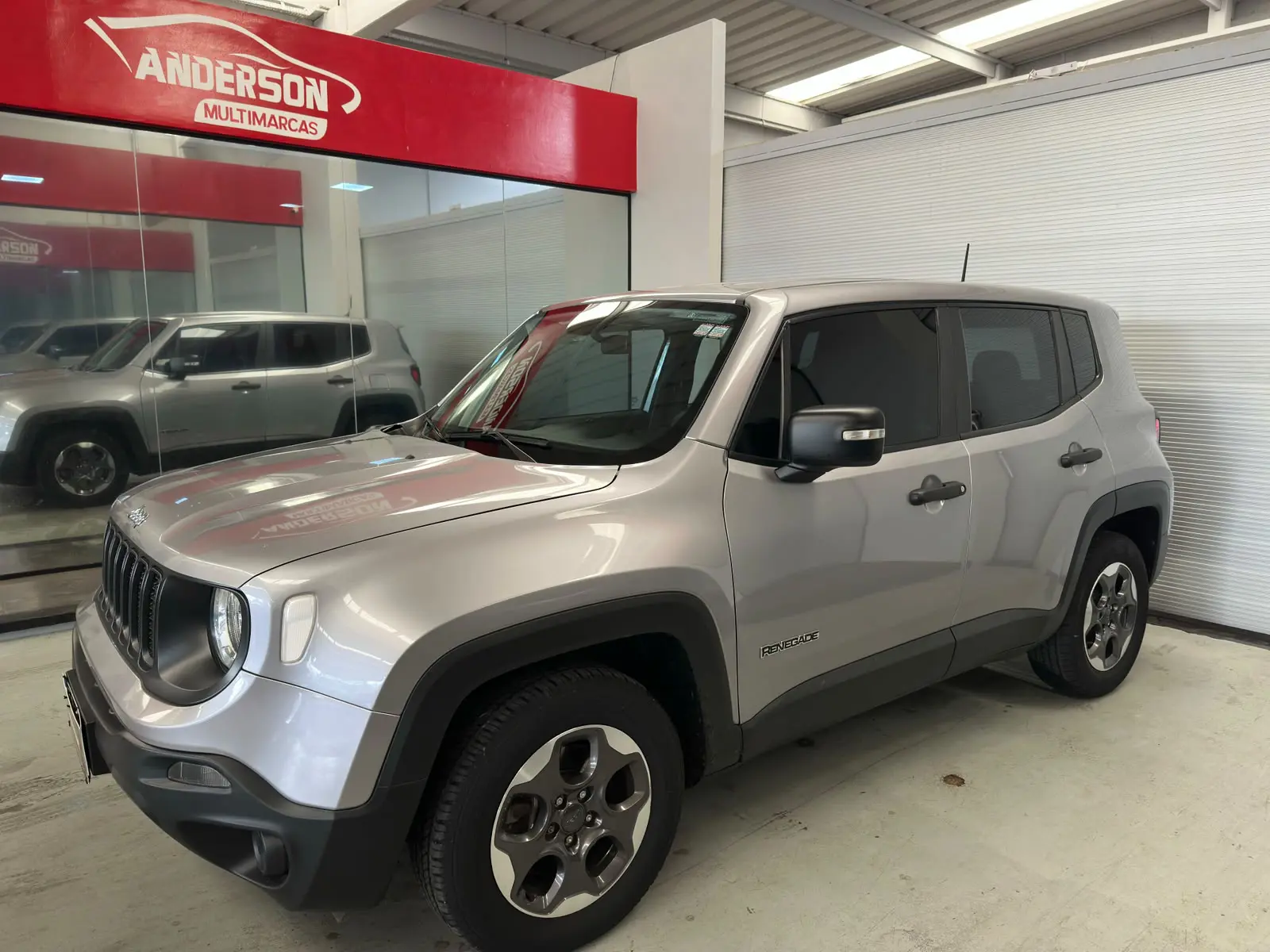 Jeep RENEGADE 1.8 AT a venda na Anderson Multimarcas