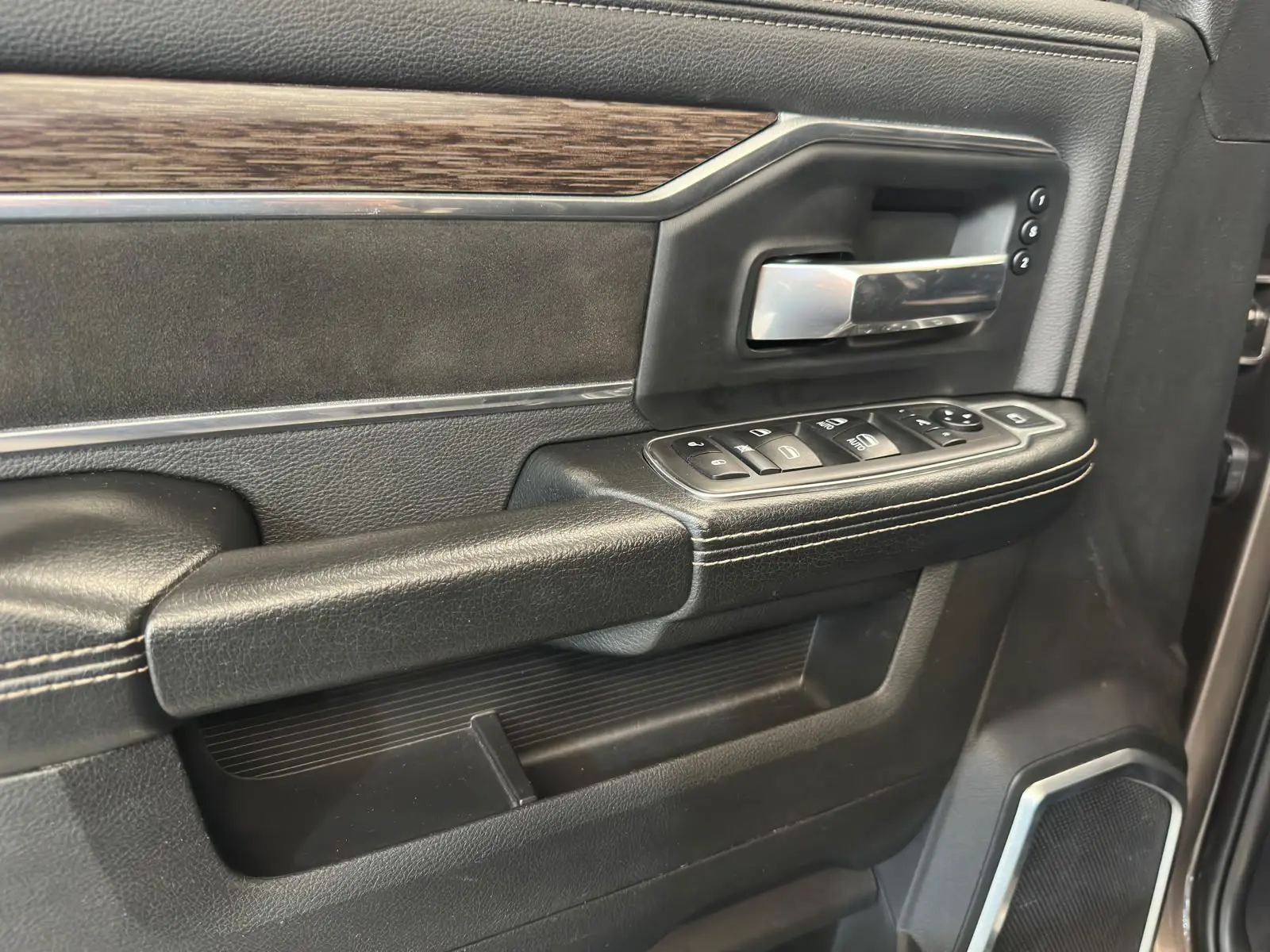 RAM RAMPAGE LARAMIE  2500 a venda na Anderson Multimarcas