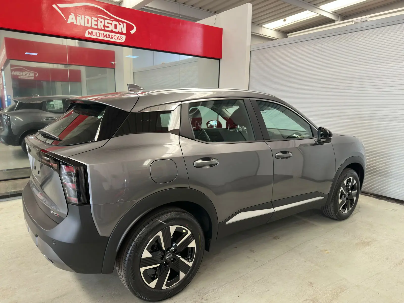 Nissan KICKS T 220 a venda na Anderson Multimarcas
