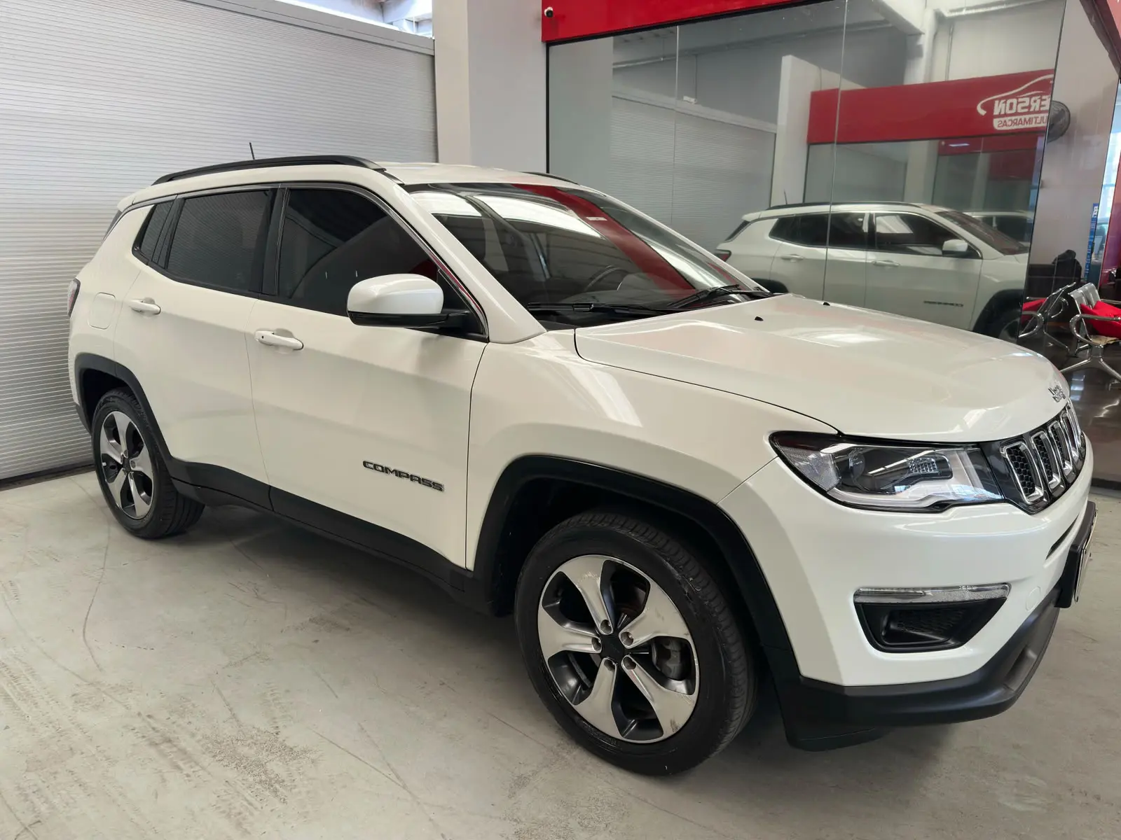 Jeep COMPASS LONGITUDE a venda na Anderson Multimarcas