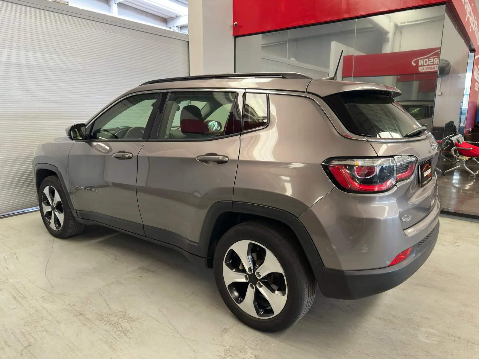 Jeep COMPASS LONGITUDE a venda na Anderson Multimarcas