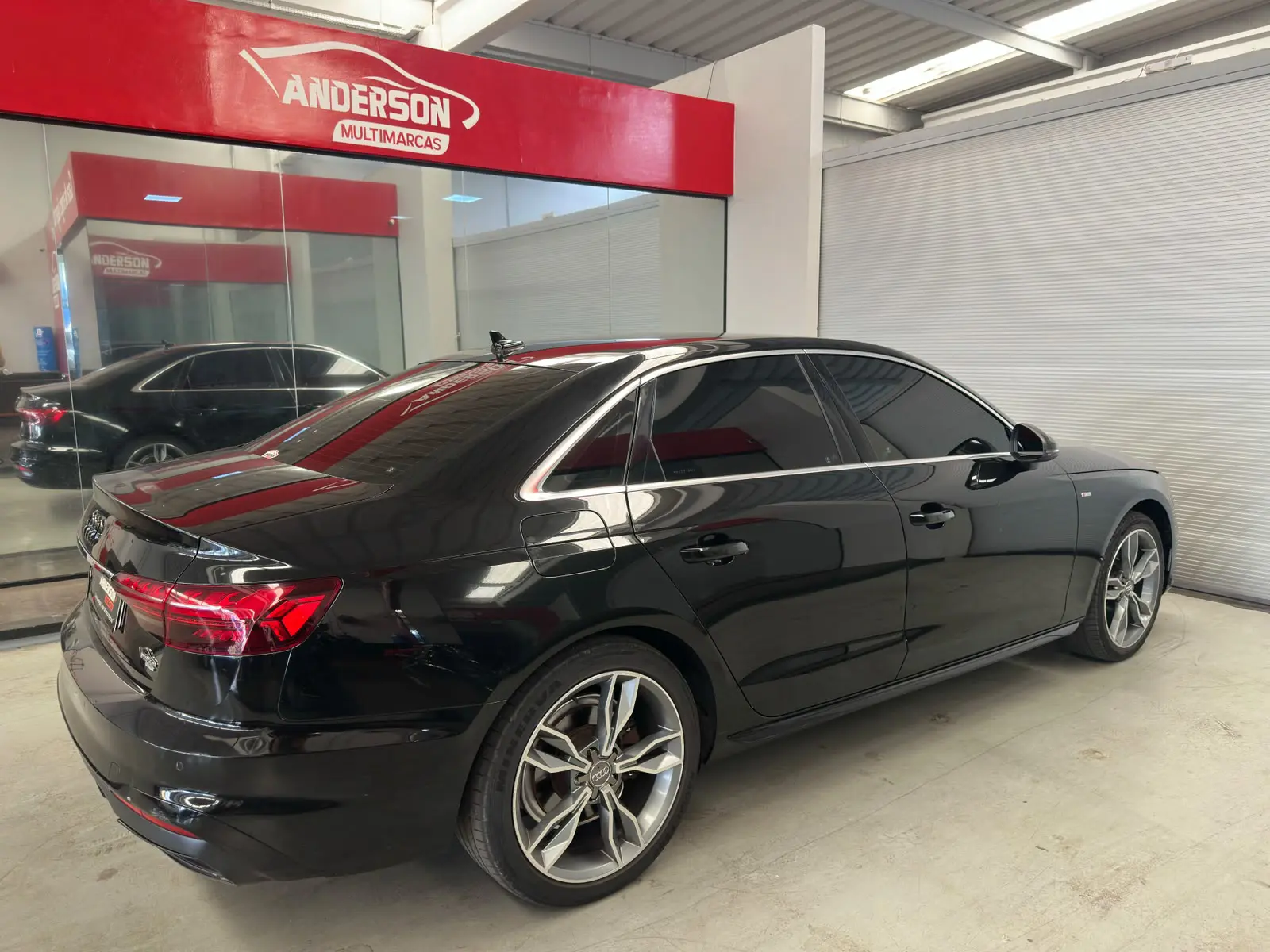 Audi A4 2.0TFS a venda na Anderson Multimarcas