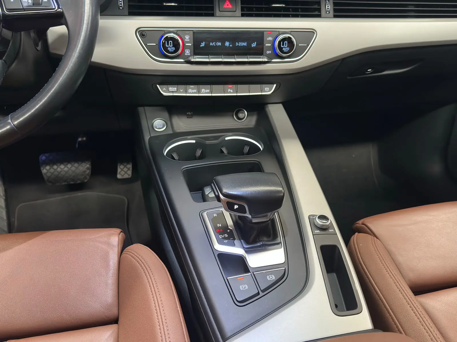 Audi A4 2.0TFS a venda na Anderson Multimarcas