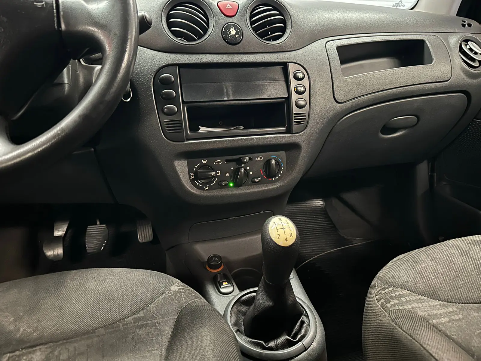 Citroën C3 GLX 1.4 a venda na Anderson Multimarcas