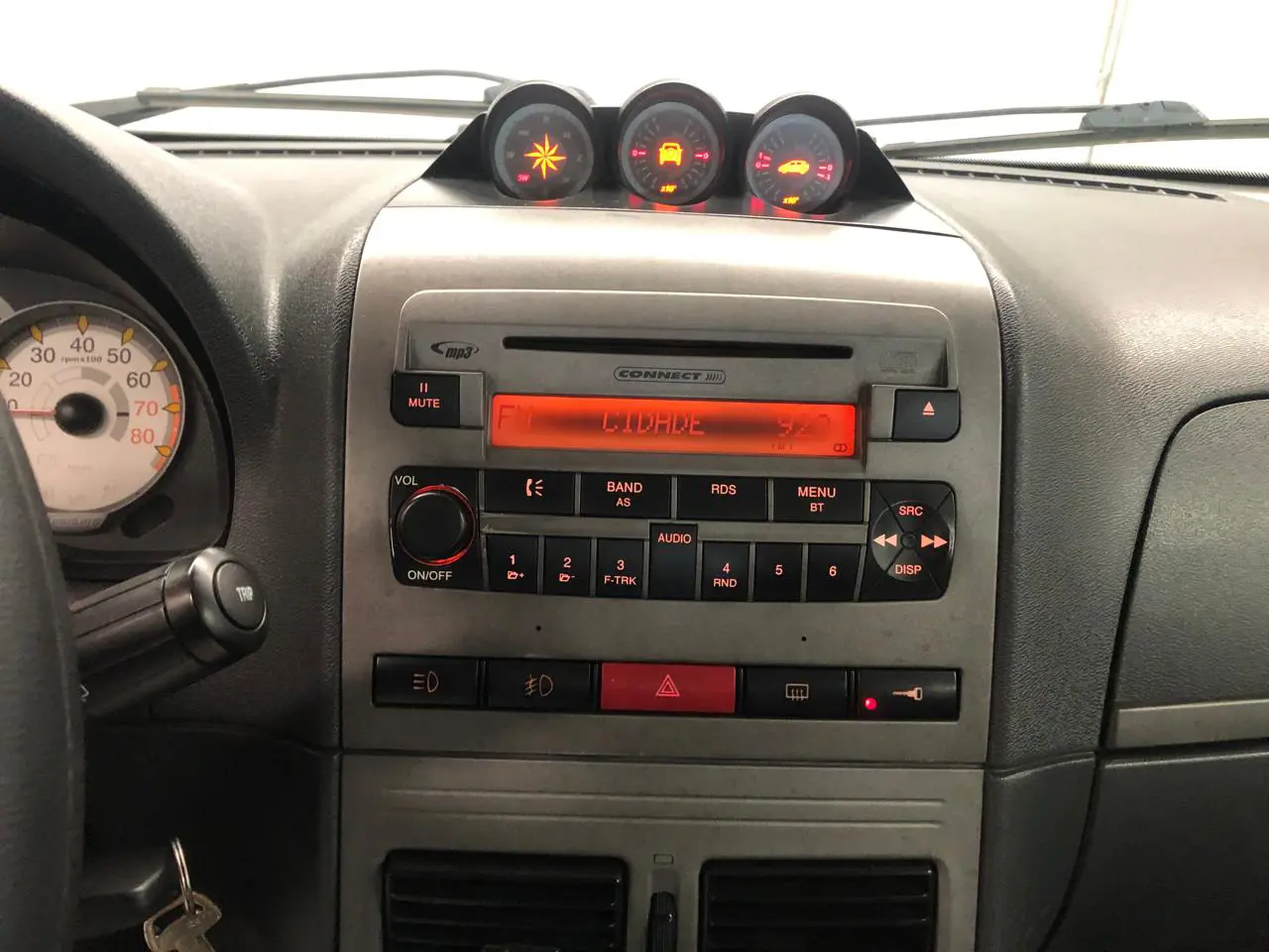 Fiat IDEIA ADVENTURE DUAL a venda na Anderson Multimarcas
