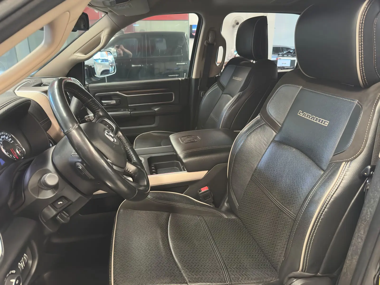 RAM 2500 LARAMIE a venda na Anderson Multimarcas