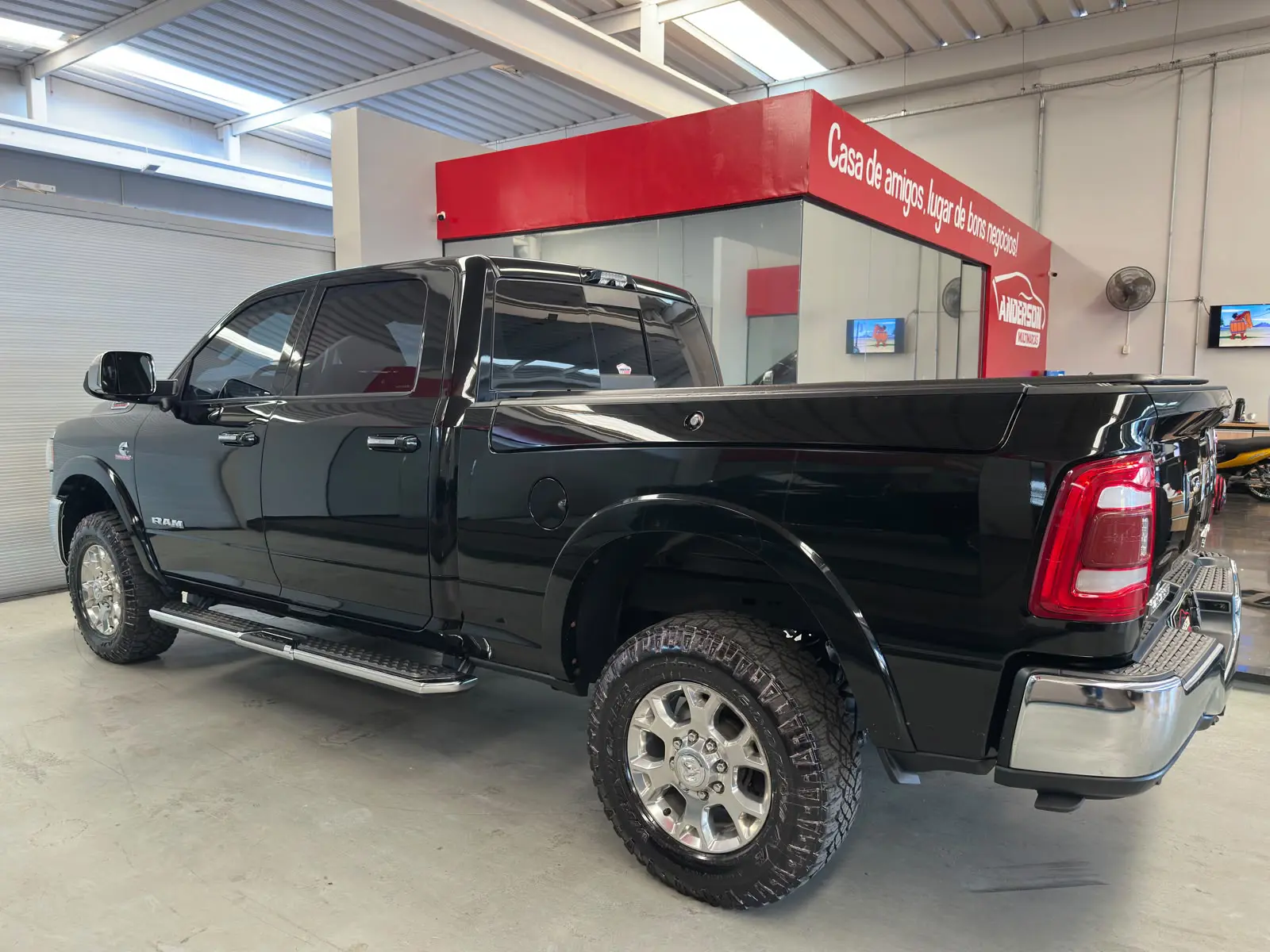 RAM 2500 LARAMIE a venda na Anderson Multimarcas