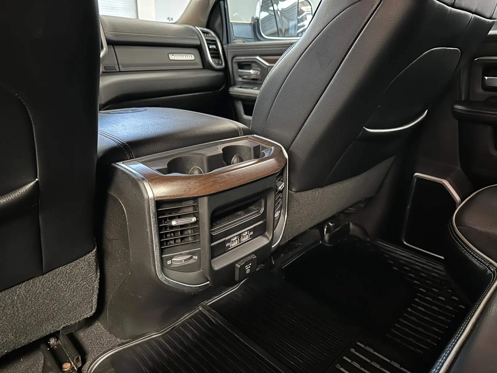 RAM 2500 LARAMIE a venda na Anderson Multimarcas