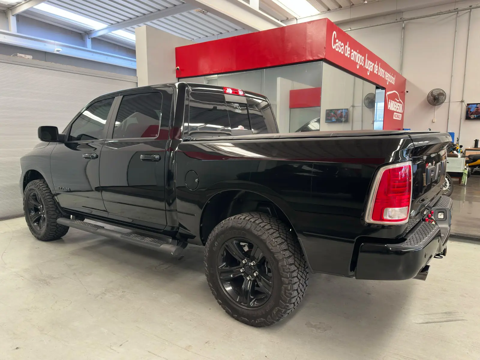 RAM CLASSIC  LARAMIE a venda na Anderson Multimarcas