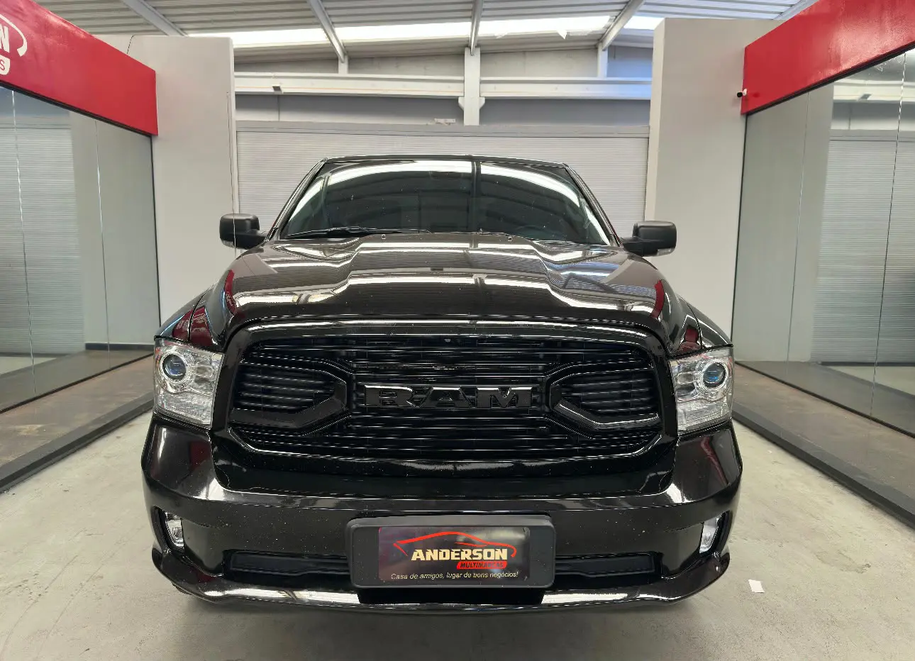 RAM CLASSIC  LARAMIE a venda na Anderson Multimarcas