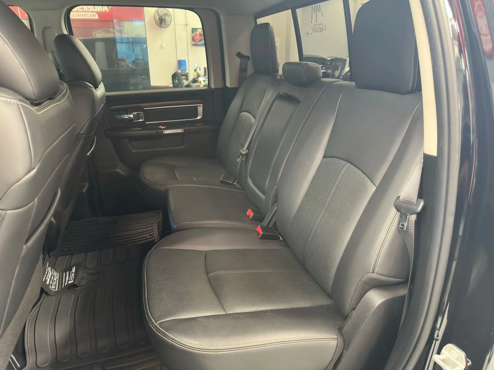 RAM CLASSIC  LARAMIE a venda na Anderson Multimarcas