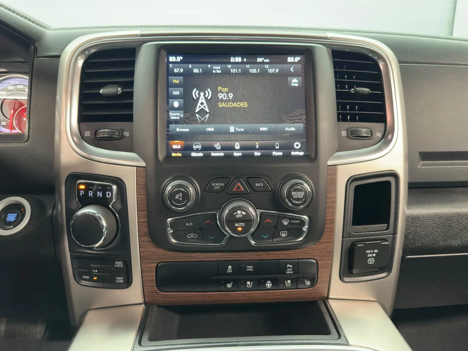 RAM CLASSIC  LARAMIE a venda na Anderson Multimarcas