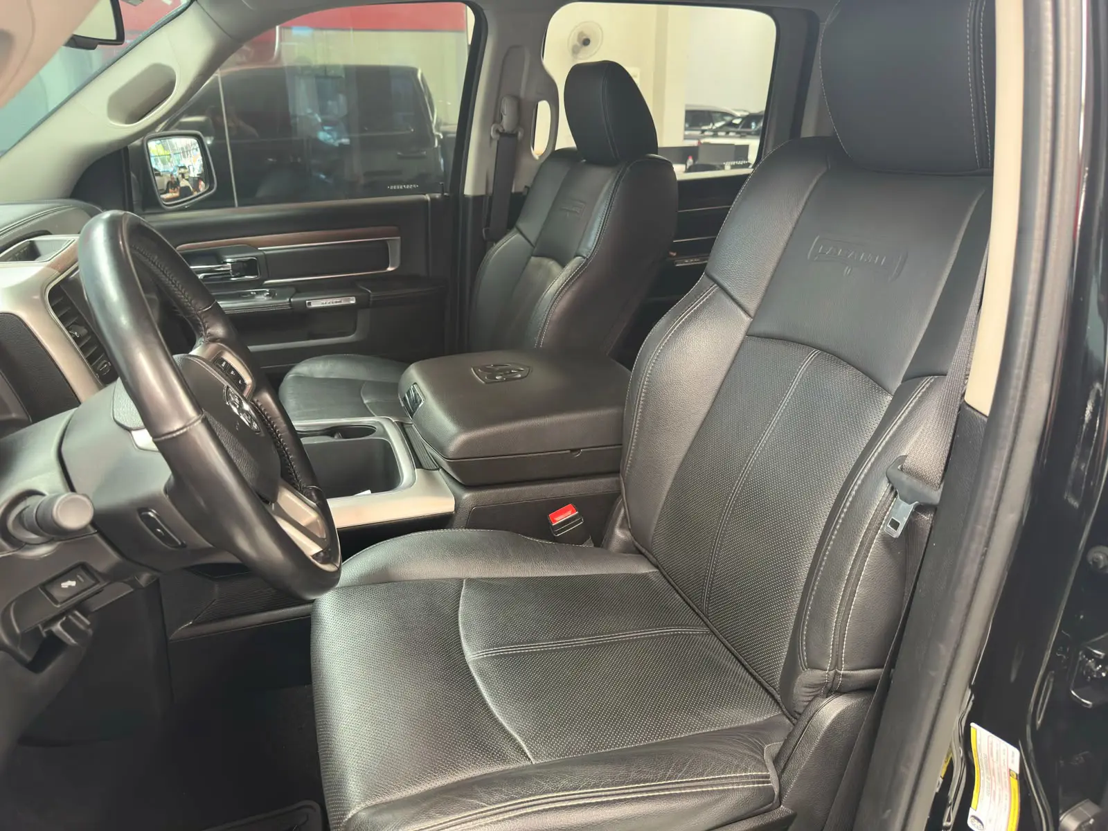 RAM CLASSIC  LARAMIE a venda na Anderson Multimarcas