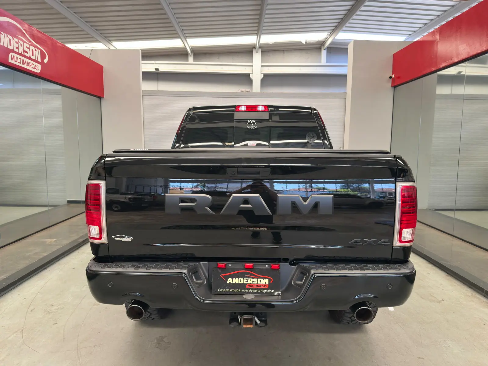 RAM CLASSIC  LARAMIE a venda na Anderson Multimarcas