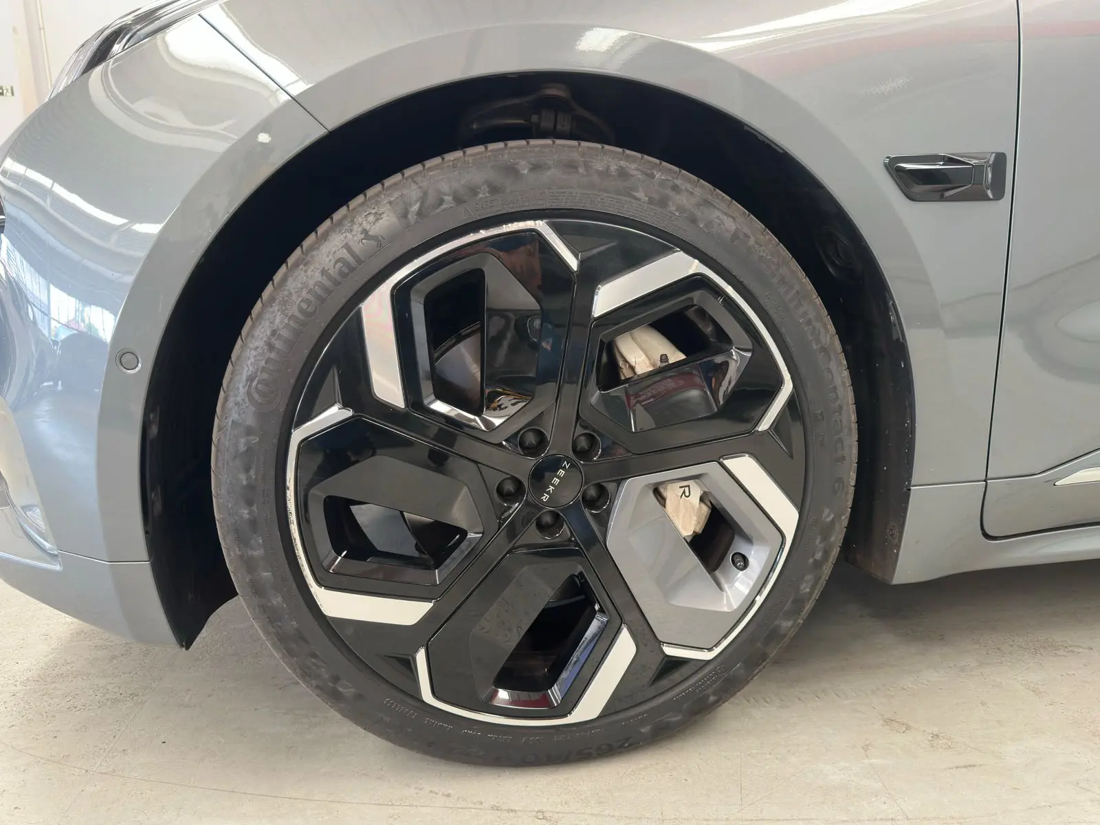 GEELY ZEEKR 001 PREMIUM a venda na Anderson Multimarcas