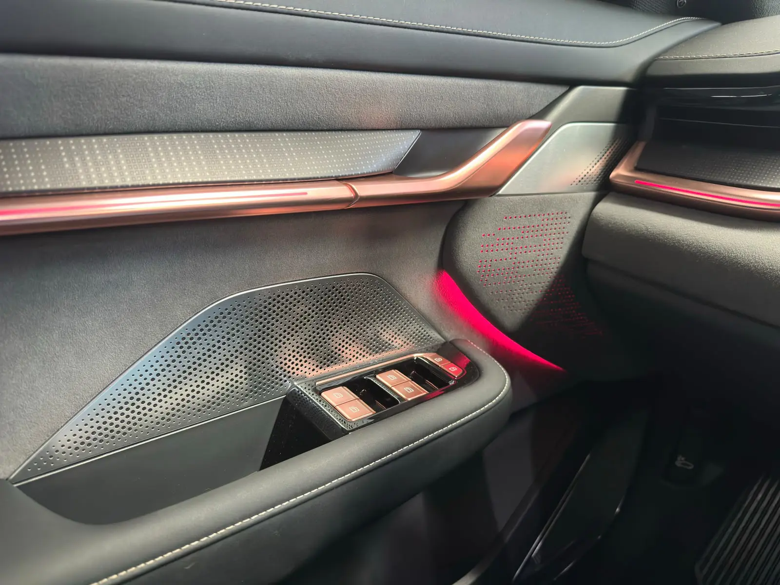 GEELY ZEEKR 001 PREMIUM a venda na Anderson Multimarcas