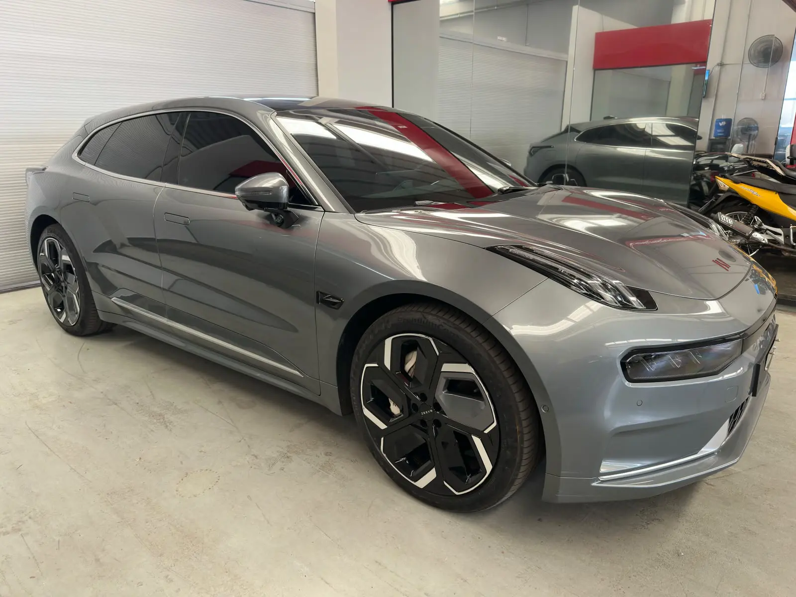 GEELY ZEEKR 001 PREMIUM a venda na Anderson Multimarcas