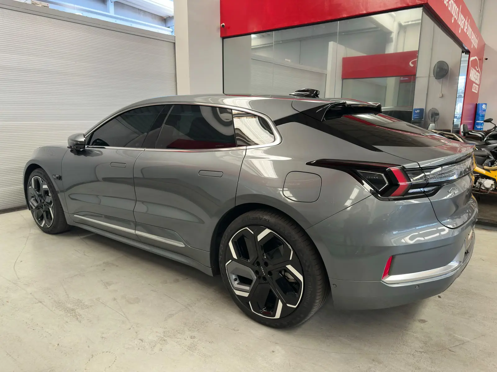 GEELY ZEEKR 001 PREMIUM a venda na Anderson Multimarcas