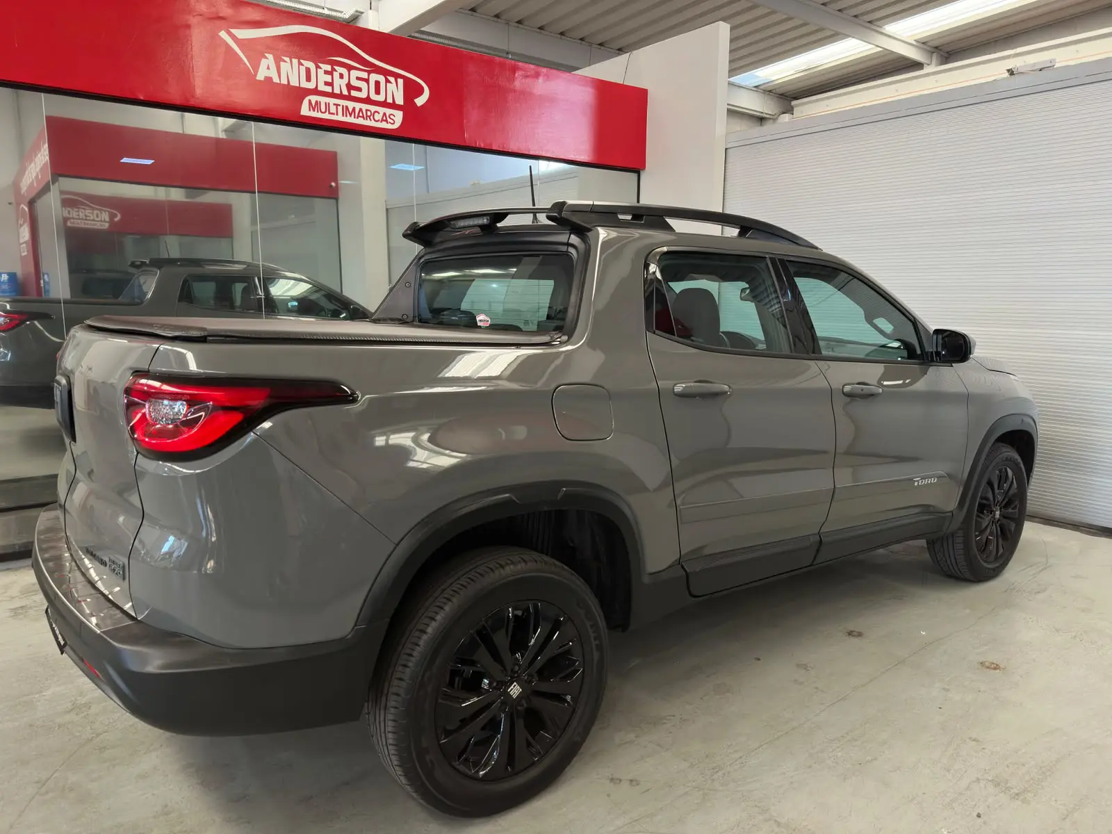 Fiat TORO VOLCANO a venda na Anderson Multimarcas