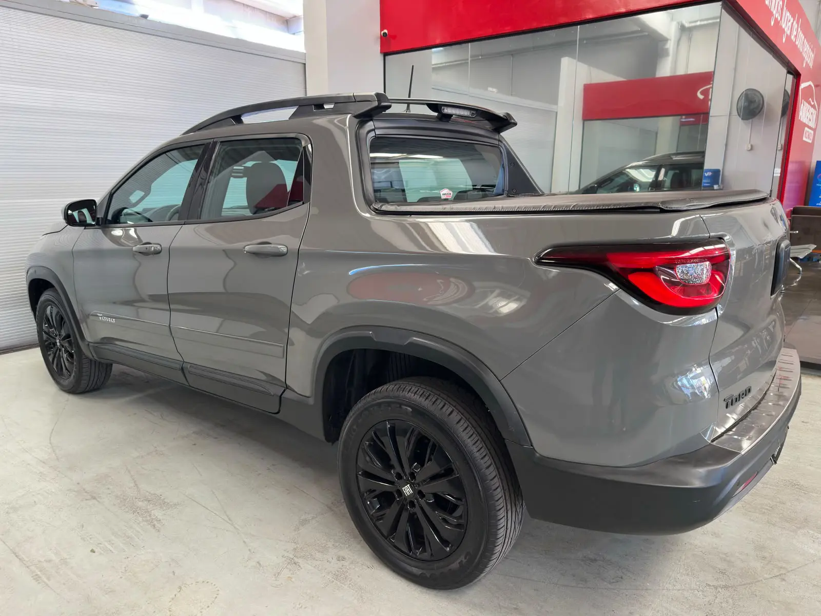 Fiat TORO VOLCANO a venda na Anderson Multimarcas