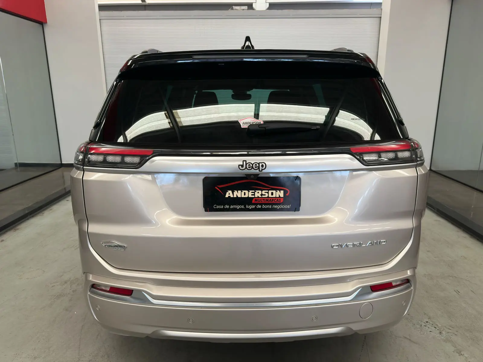 Jeep COMMANDER OVERLAND a venda na Anderson Multimarcas
