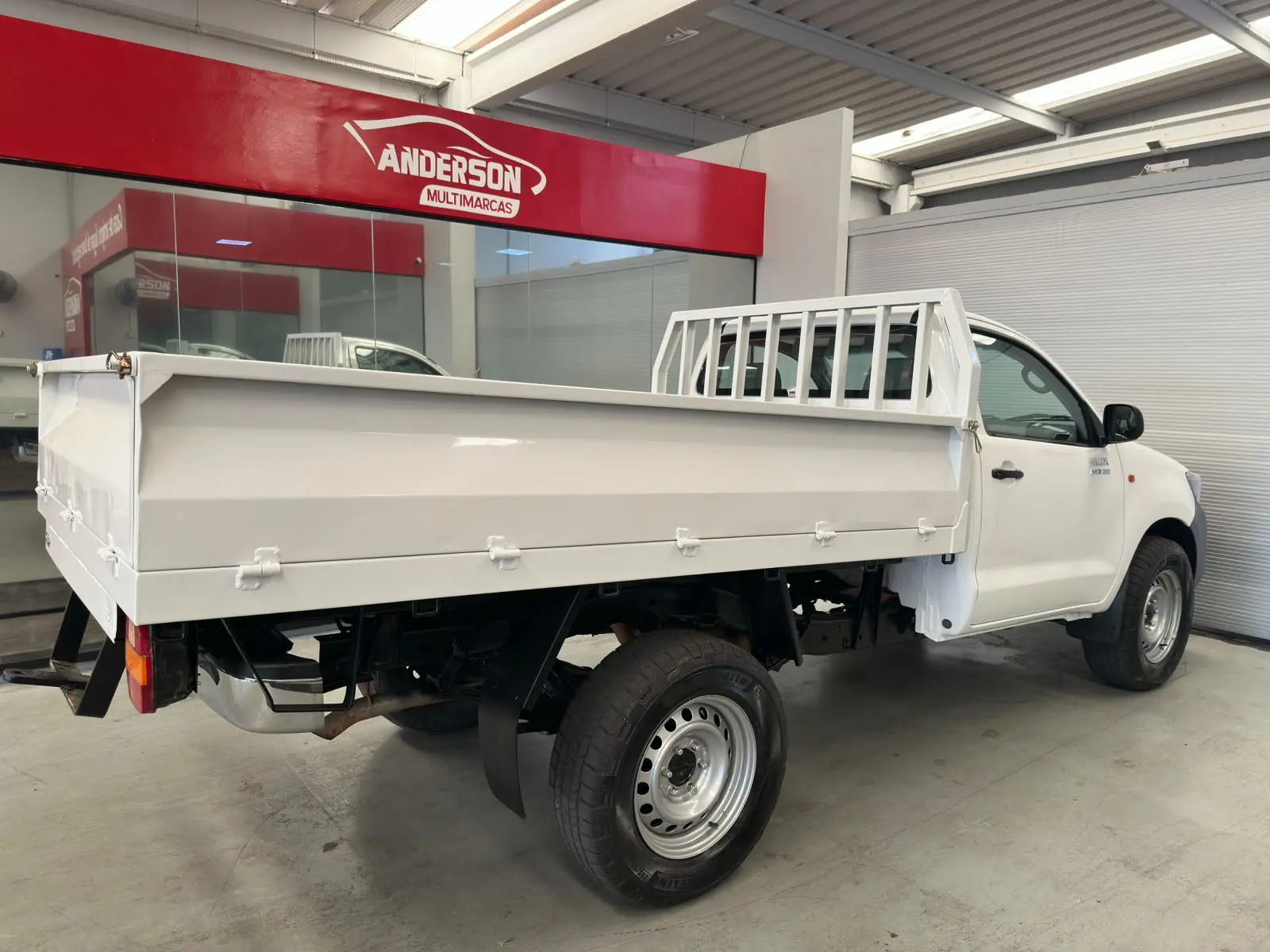 Toyota HILUX CS4X4CHAS a venda na Anderson Multimarcas